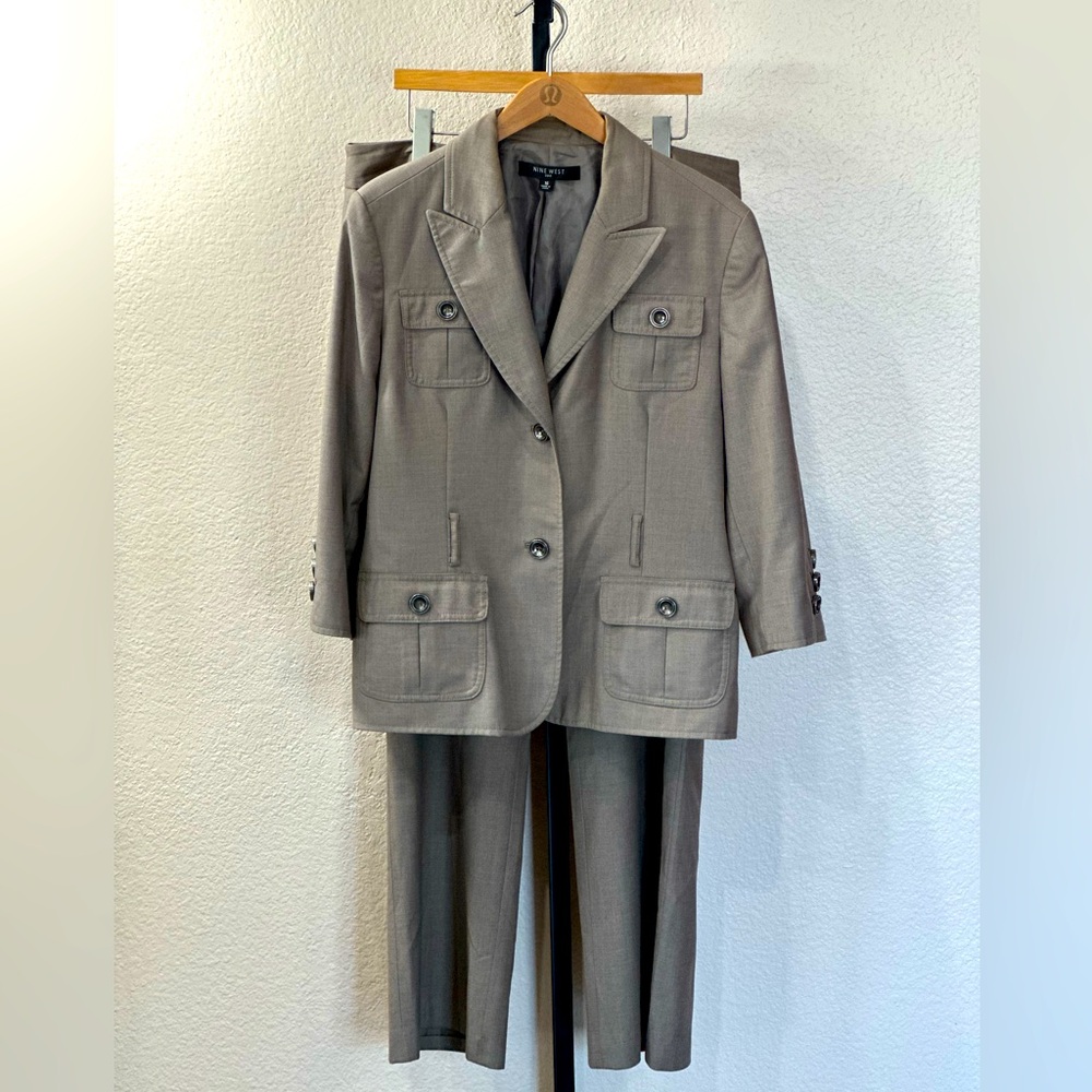 Nine West Women’s 2 Piece Pant Suit Size 16 Autumn Breeze Oxford Brown